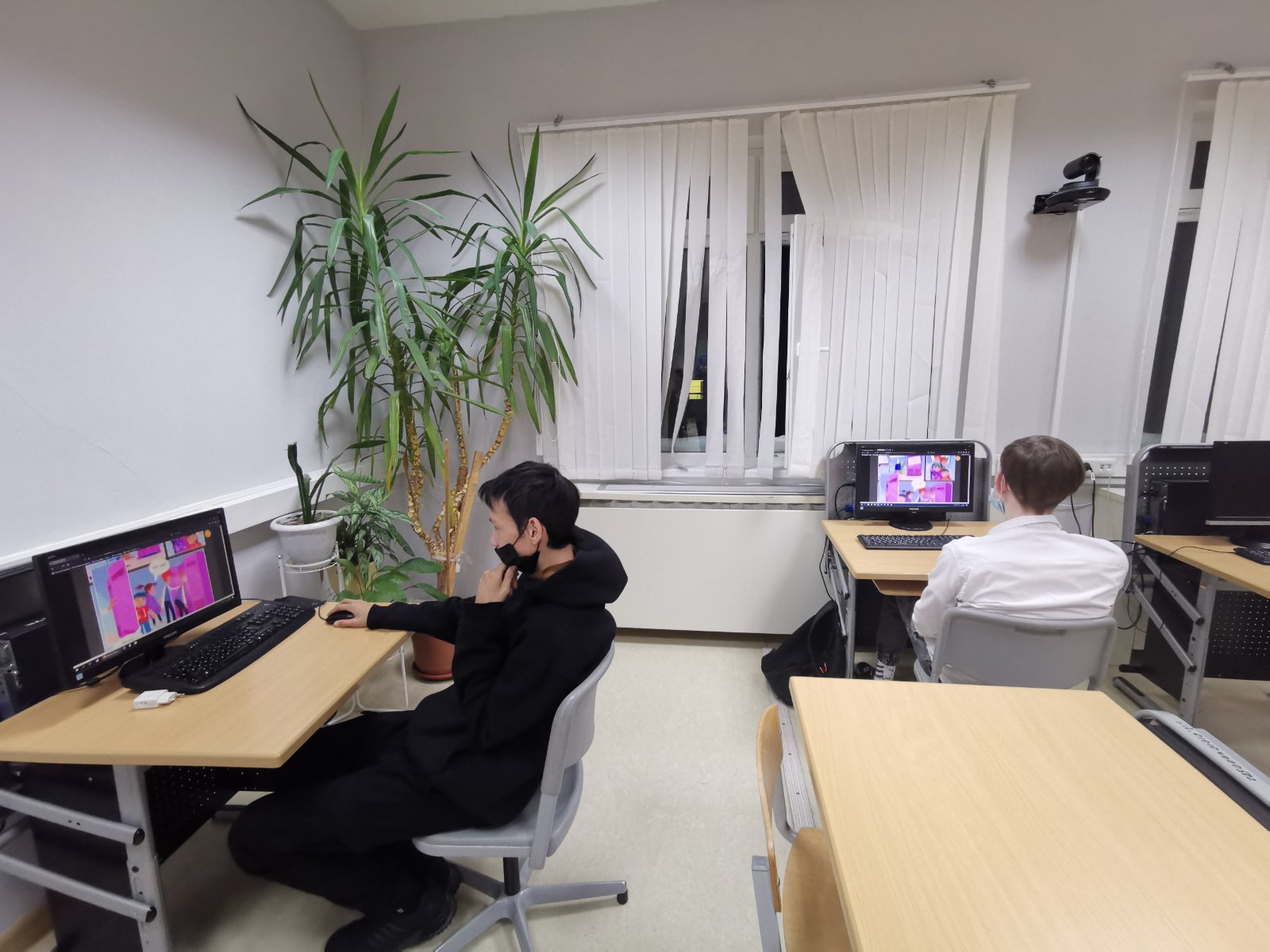 0 02 05 346e5ea17bd4384400528835ba3c6a62a27dfd3f79af39963bb31d14f6730d32 61ab779f7f331b19